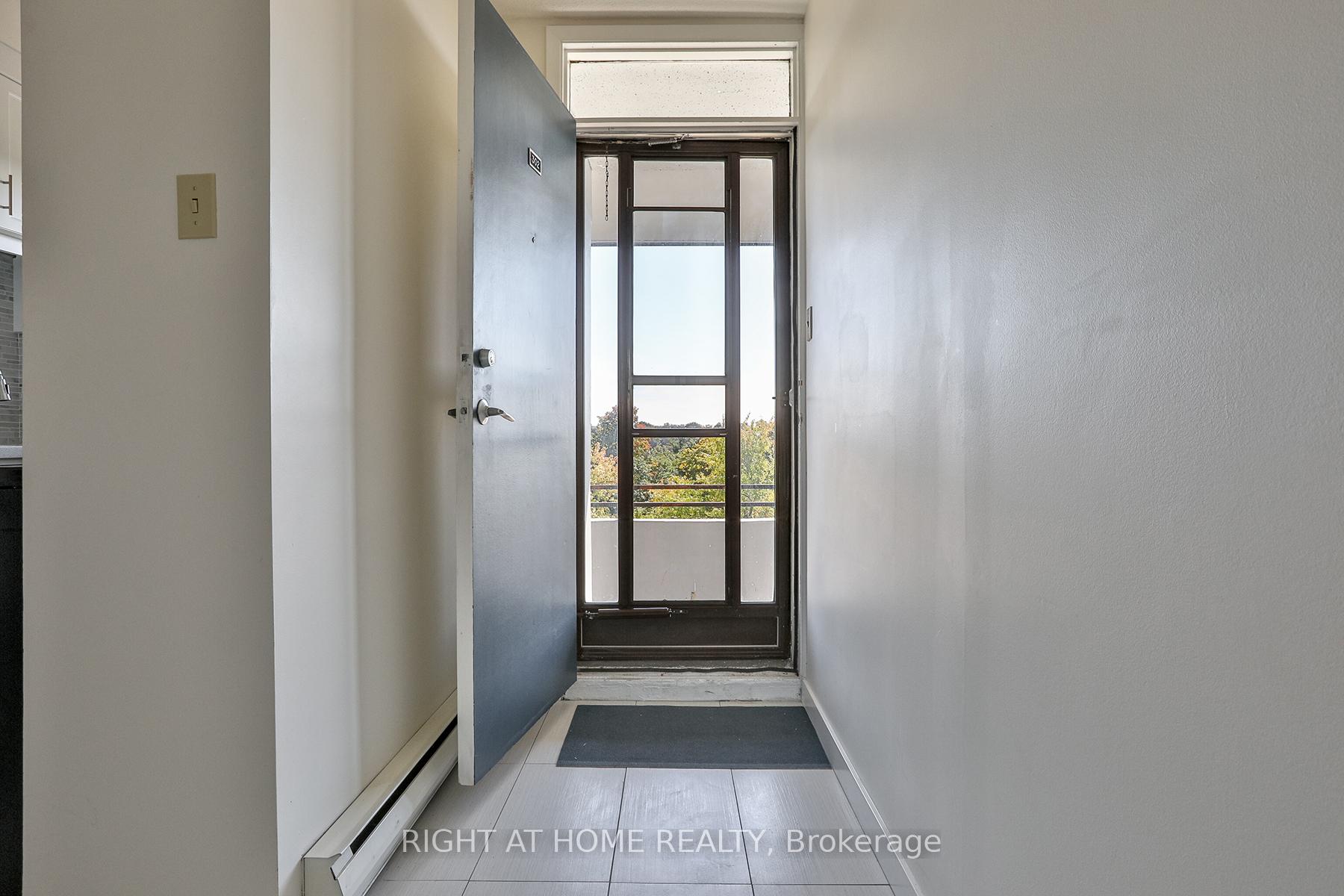 Photo 2 of Unit 302, 35 Sunny Glenway, Toronto, Flemingdon Park — HOMEH