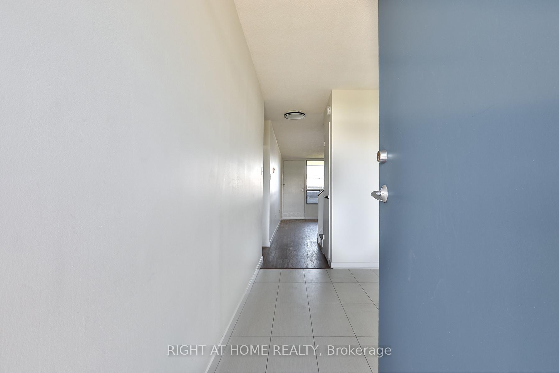 Photo 3 of Unit 302, 35 Sunny Glenway, Toronto, Flemingdon Park — HOMEH