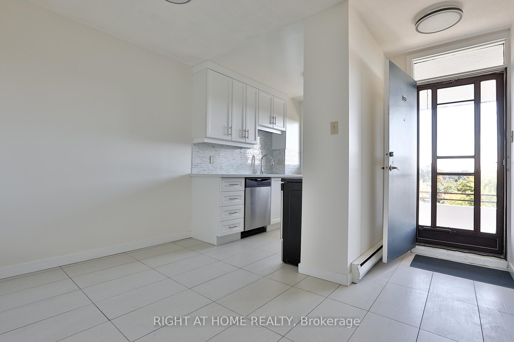 Photo 4 of Unit 302, 35 Sunny Glenway, Toronto, Flemingdon Park — HOMEH
