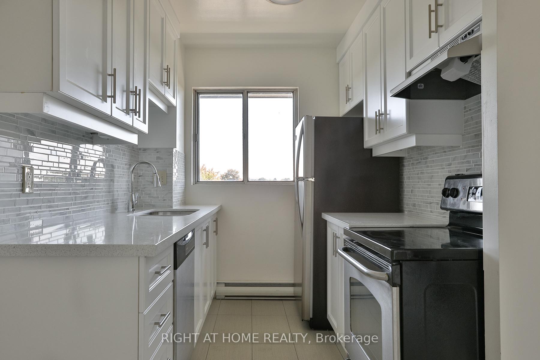 Photo 5 of Unit 302, 35 Sunny Glenway, Toronto, Flemingdon Park — HOMEH