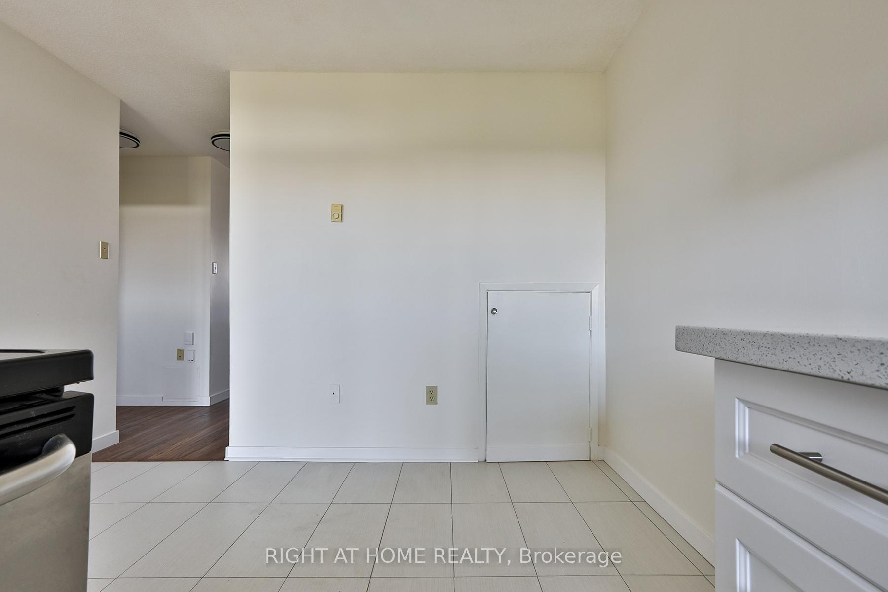Photo 10 of Unit 302, 35 Sunny Glenway, Toronto, Flemingdon Park — HOMEH