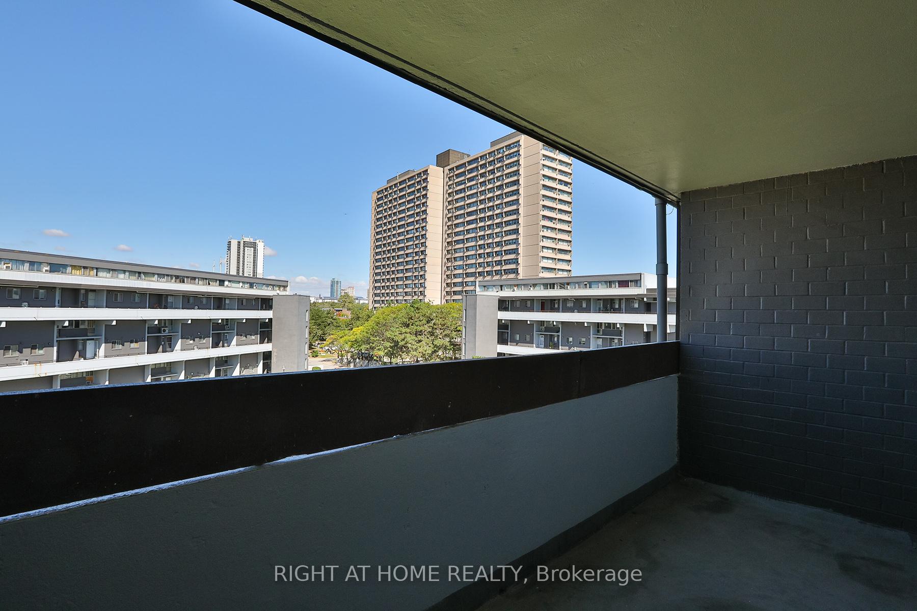 Photo 11 of Unit 302, 35 Sunny Glenway, Toronto, Flemingdon Park — HOMEH