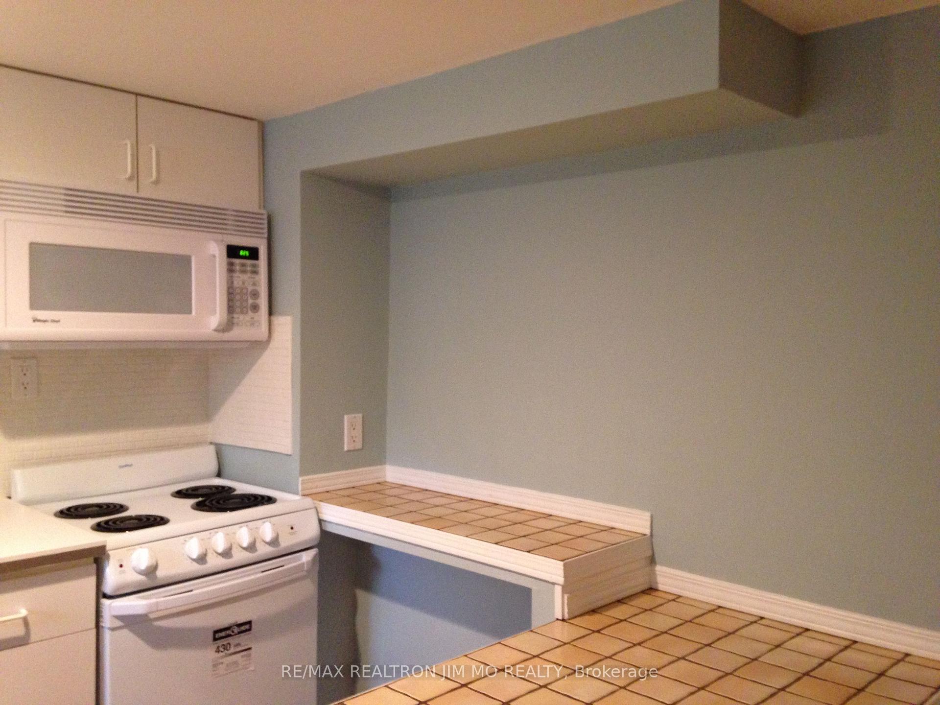 Photo 3 of 192 Maxome Avenue, North York, Newtonbrook East — HOMEH