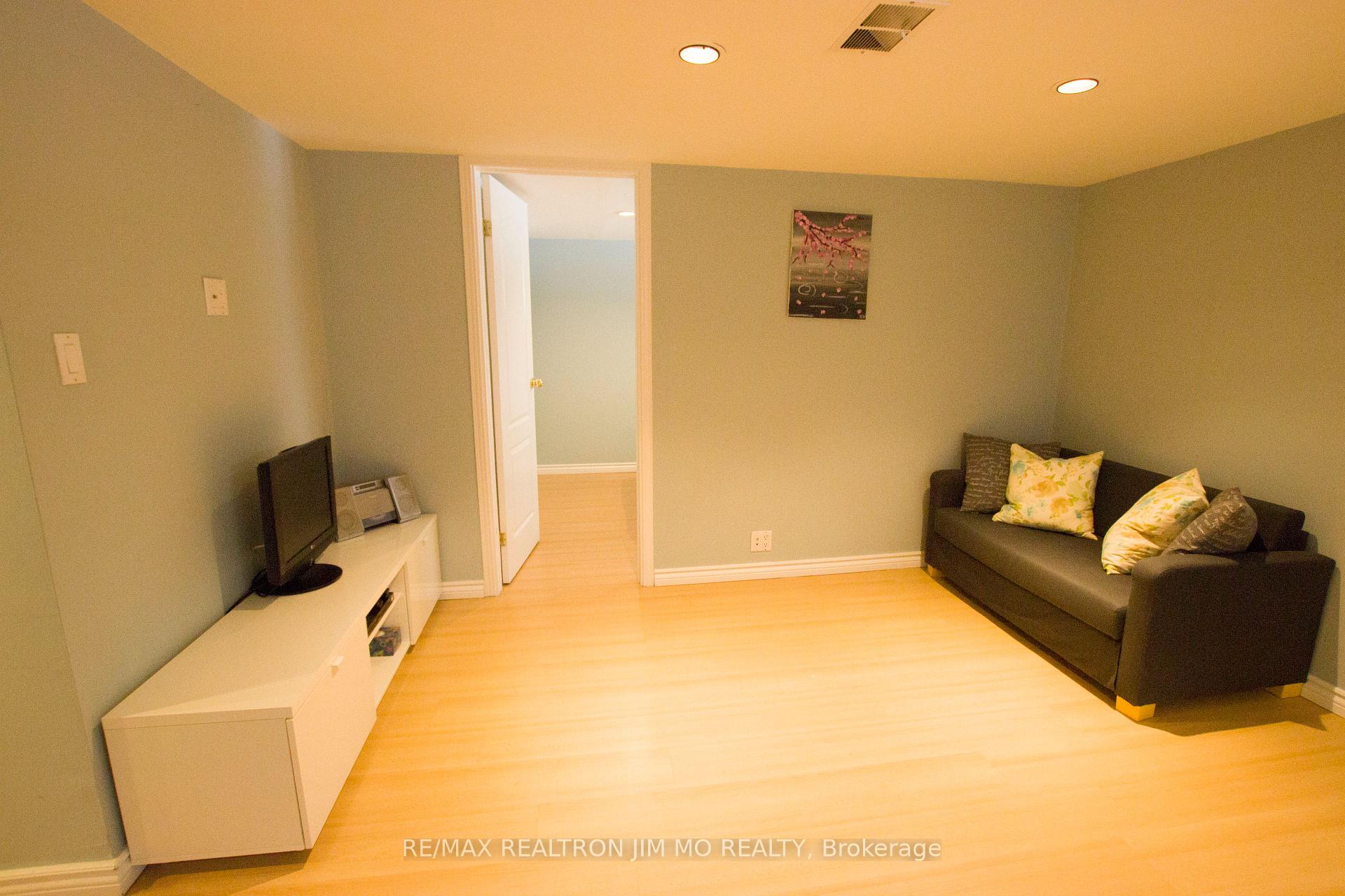 Photo 5 of 192 Maxome Avenue, North York, Newtonbrook East — HOMEH