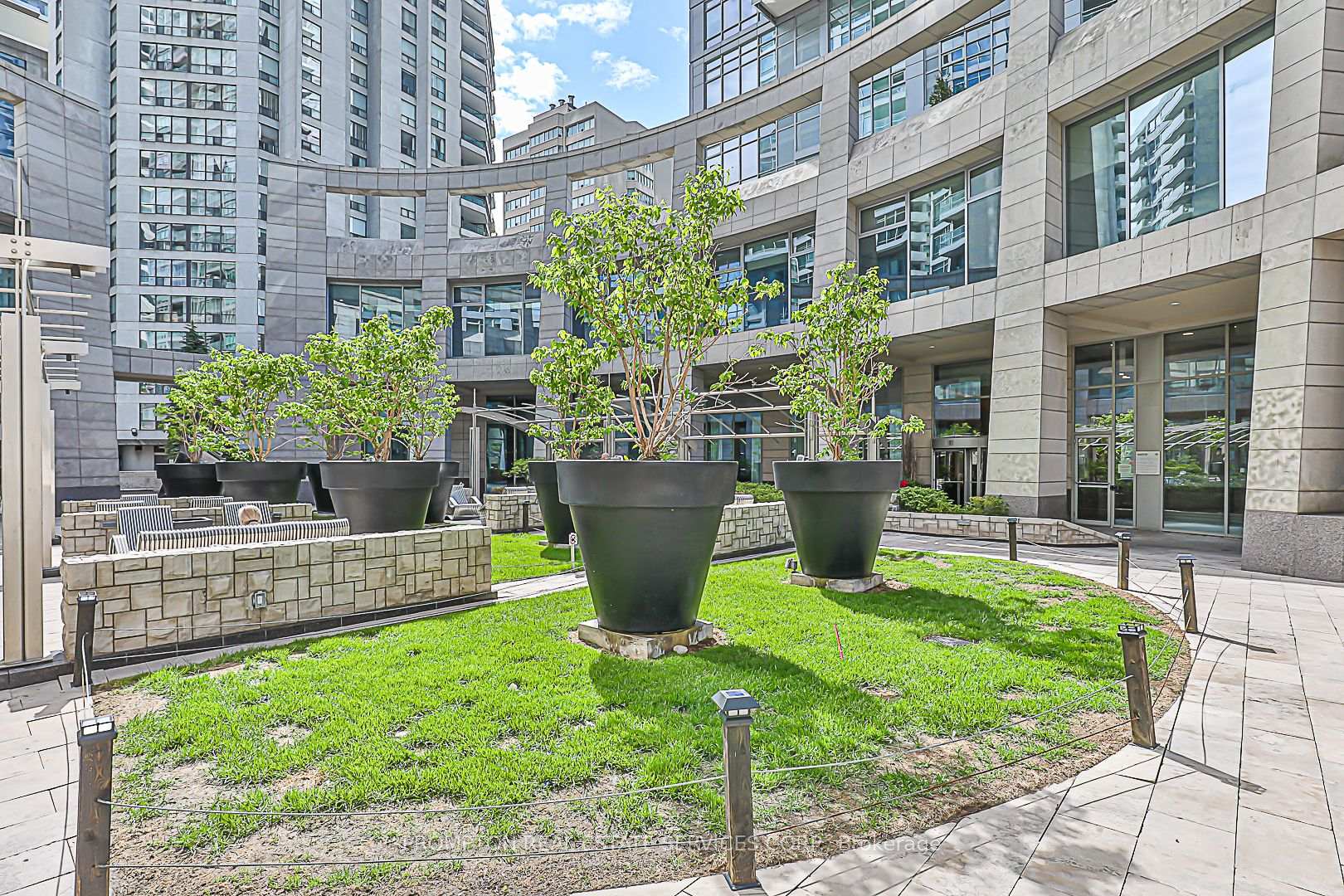 Photo 3 of Unit 2905, 2191 Yonge Street, Toronto, Mount Pleasant West — HOMEH