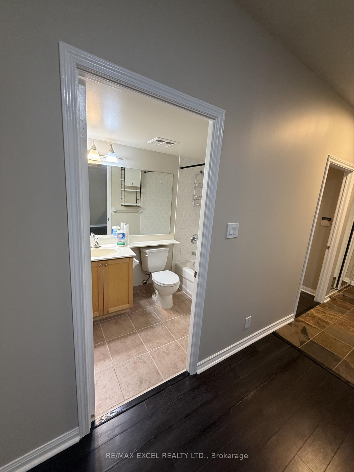Photo 5 of Unit 1710, 228 Queens Quay W, Toronto, Waterfront Communities — HOMEH