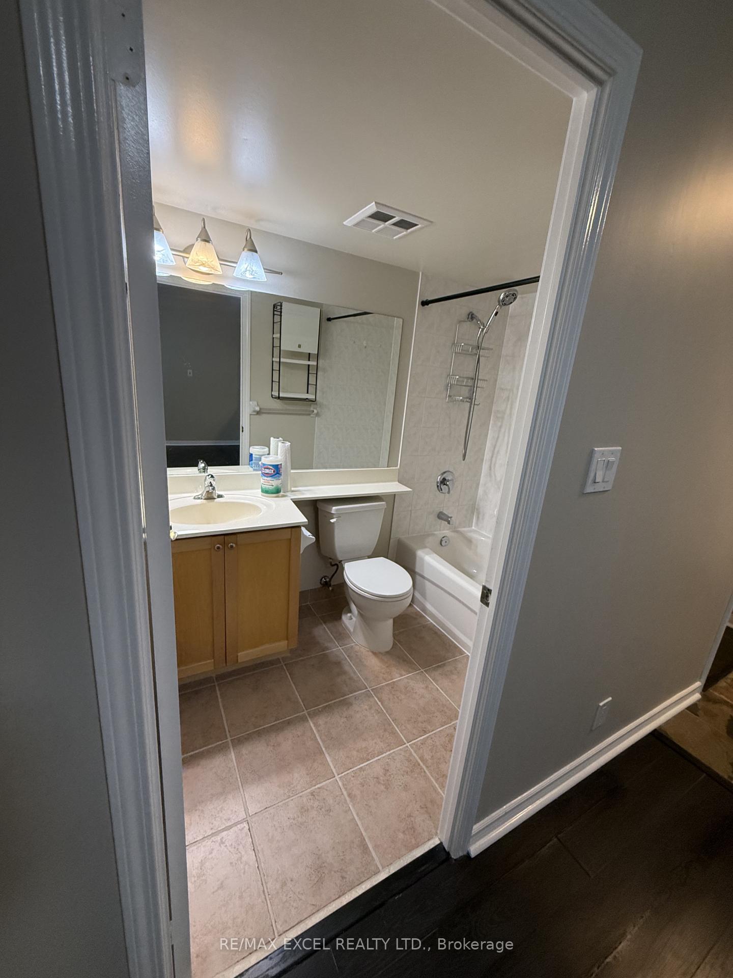 Photo 6 of Unit 1710, 228 Queens Quay W, Toronto, Waterfront Communities — HOMEH