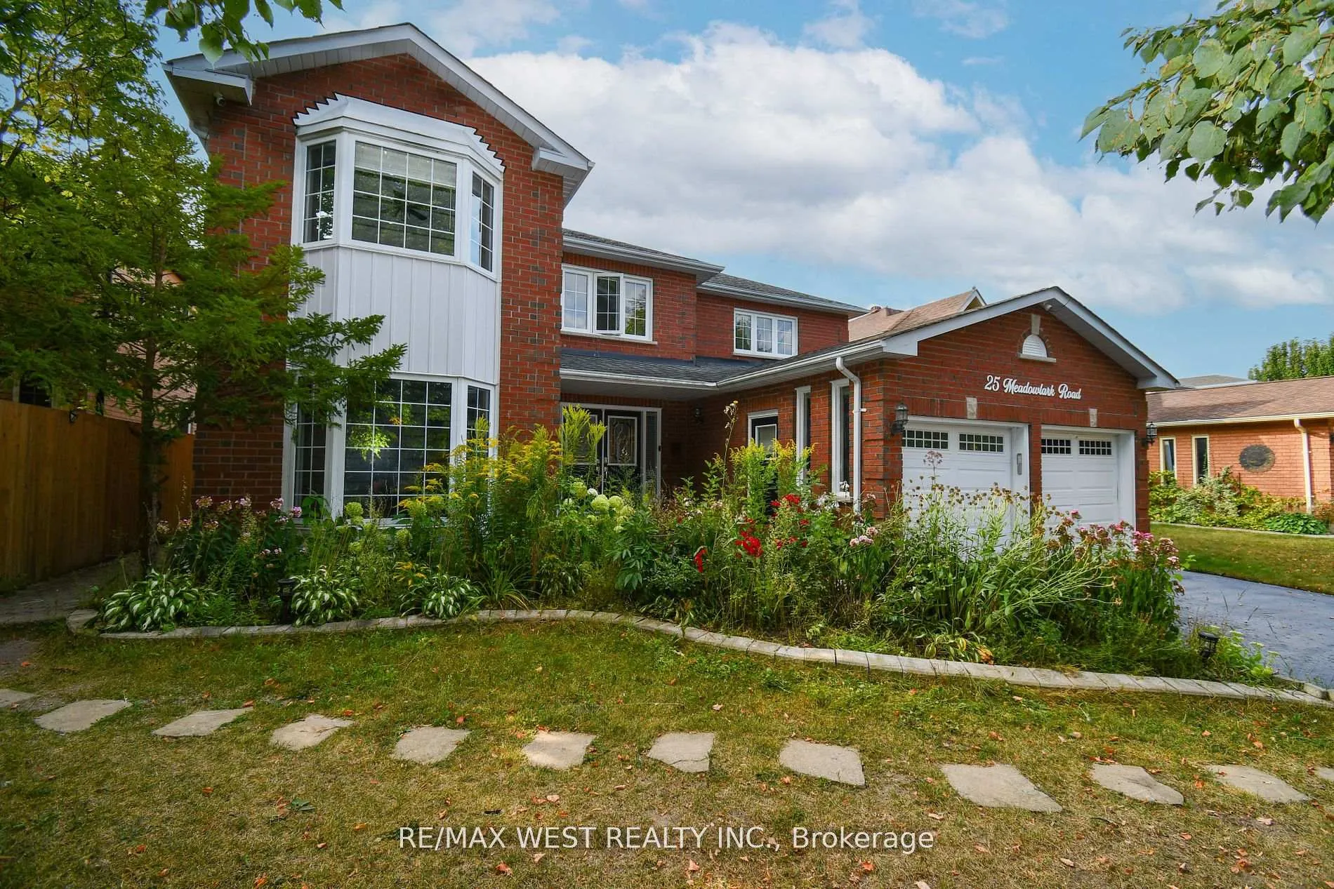 Front of 25 Meadowlark Road