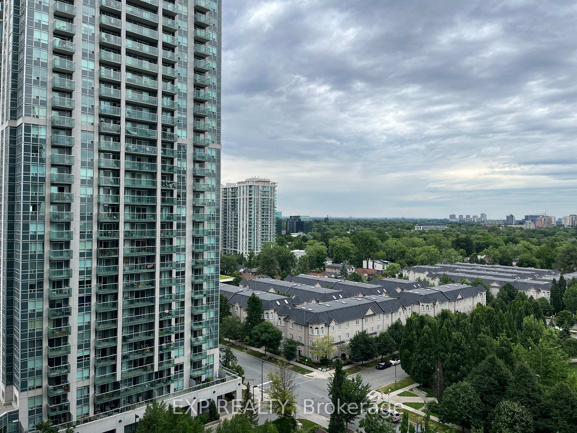 Photo 3 of Unit 1608, 28 Harrison Garden Boulevard, North York, Willowdale East — HOMEH