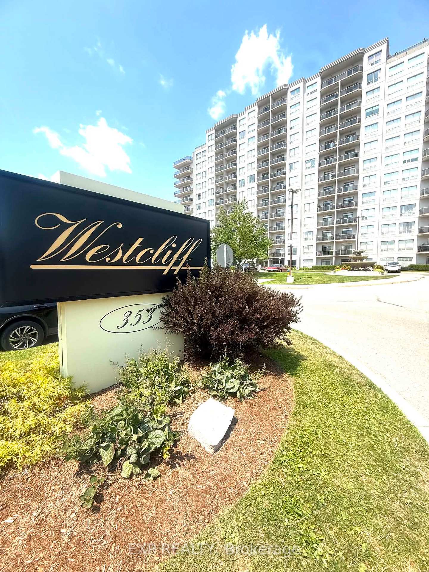 Front of Unit 304, 353 Commissioners Road W