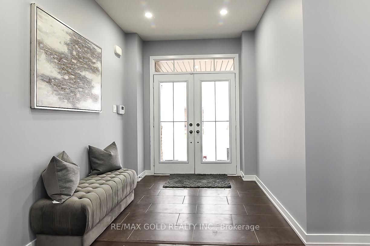 Photo 4 of 206 Crafter Crescent, Hamilton, Stoney Creek Mountain — HOMEH