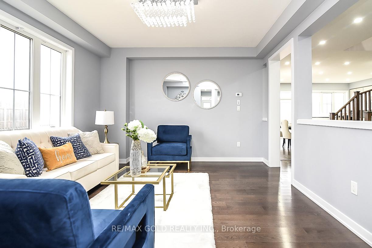 Photo 7 of 206 Crafter Crescent, Hamilton, Stoney Creek Mountain — HOMEH