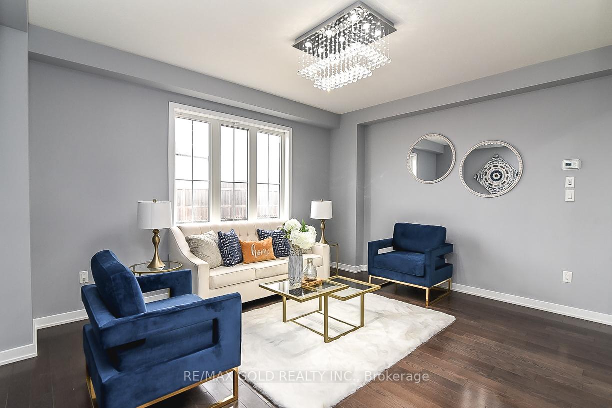 Photo 8 of 206 Crafter Crescent, Hamilton, Stoney Creek Mountain — HOMEH