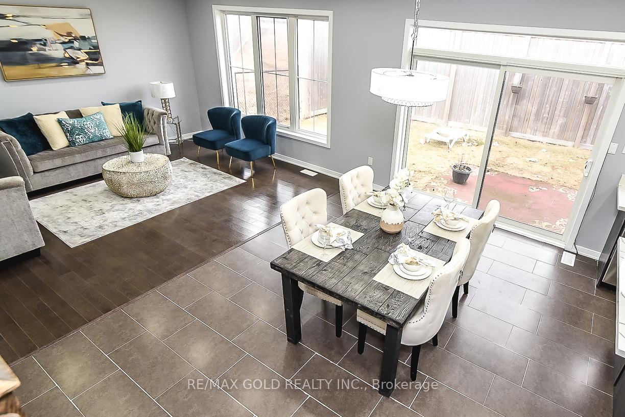 Photo 10 of 206 Crafter Crescent, Hamilton, Stoney Creek Mountain — HOMEH