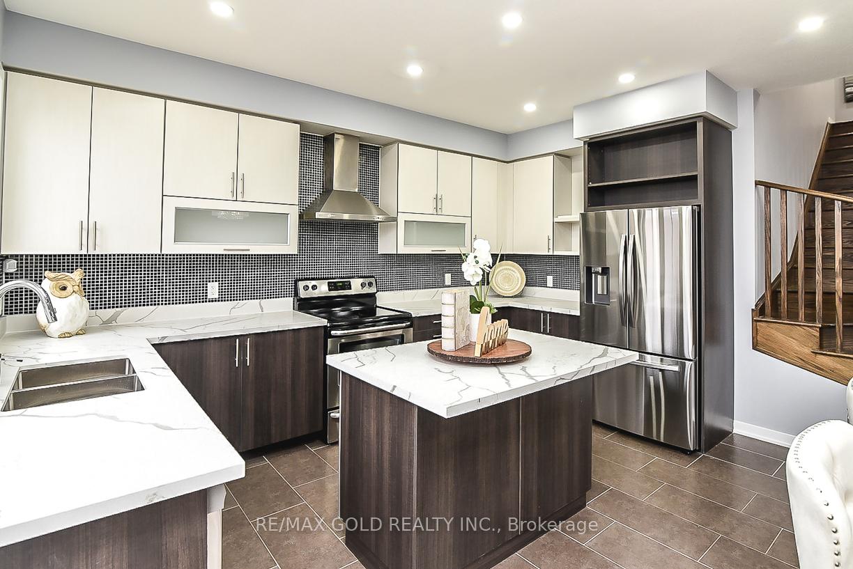 Photo 15 of 206 Crafter Crescent, Hamilton, Stoney Creek Mountain — HOMEH