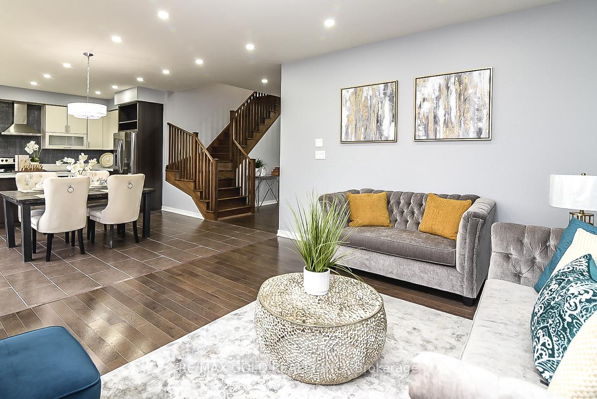 Photo 16 of 206 Crafter Crescent, Hamilton, Stoney Creek Mountain — HOMEH