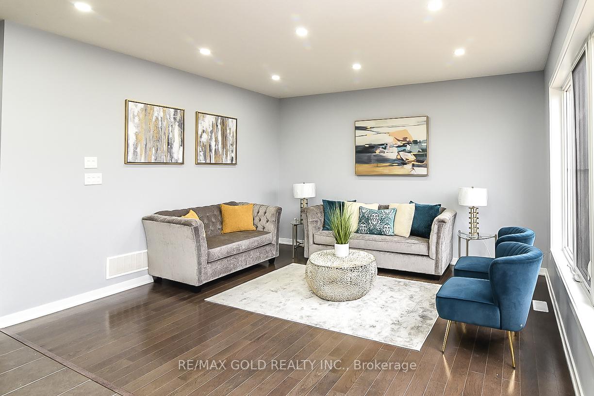 Photo 18 of 206 Crafter Crescent, Hamilton, Stoney Creek Mountain — HOMEH