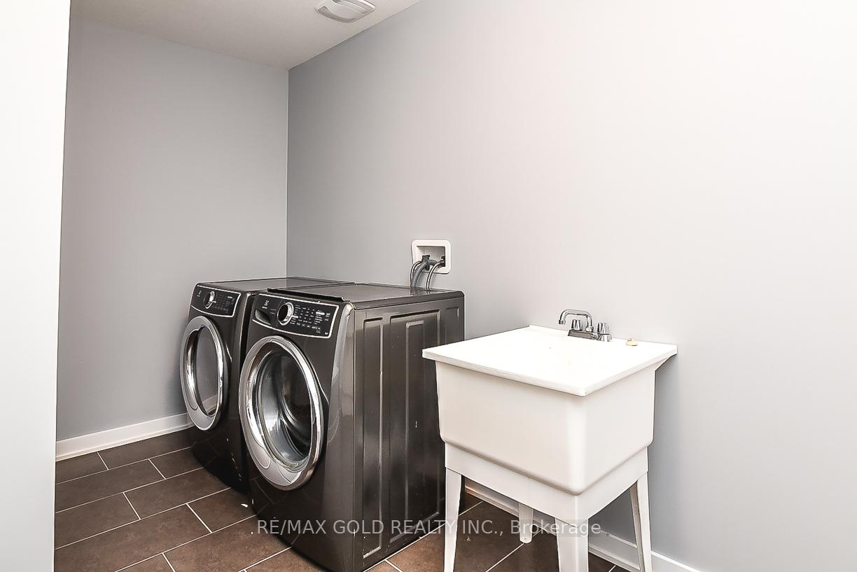 Photo 19 of 206 Crafter Crescent, Hamilton, Stoney Creek Mountain — HOMEH