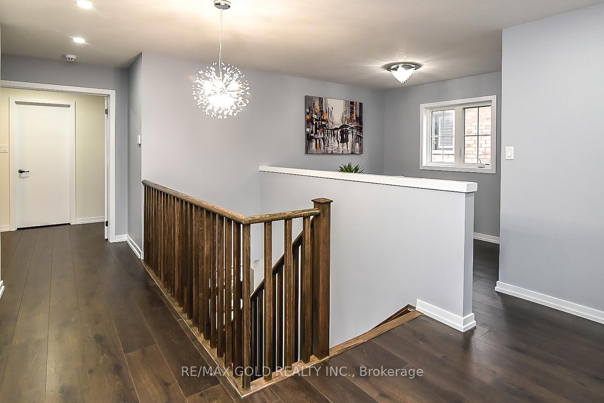 Photo 22 of 206 Crafter Crescent, Hamilton, Stoney Creek Mountain — HOMEH