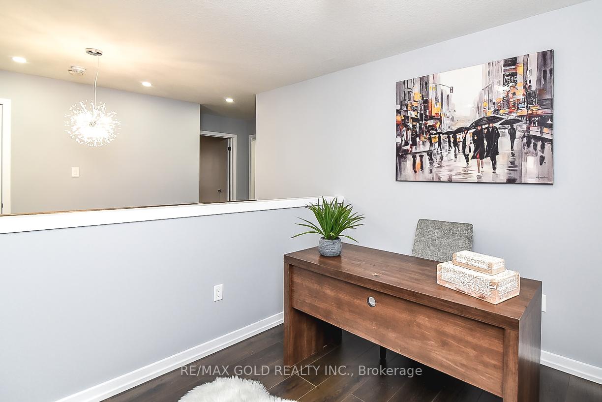 Photo 23 of 206 Crafter Crescent, Hamilton, Stoney Creek Mountain — HOMEH