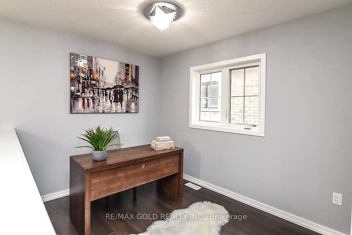 Photo 24 of 206 Crafter Crescent, Hamilton, Stoney Creek Mountain — HOMEH
