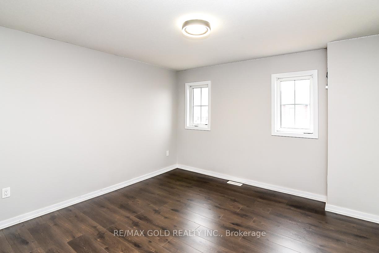 Photo 32 of 206 Crafter Crescent, Hamilton, Stoney Creek Mountain — HOMEH