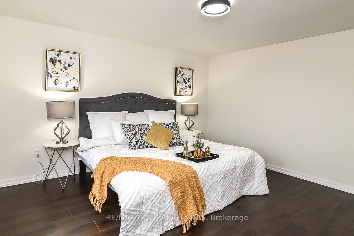 Photo 33 of 206 Crafter Crescent, Hamilton, Stoney Creek Mountain — HOMEH