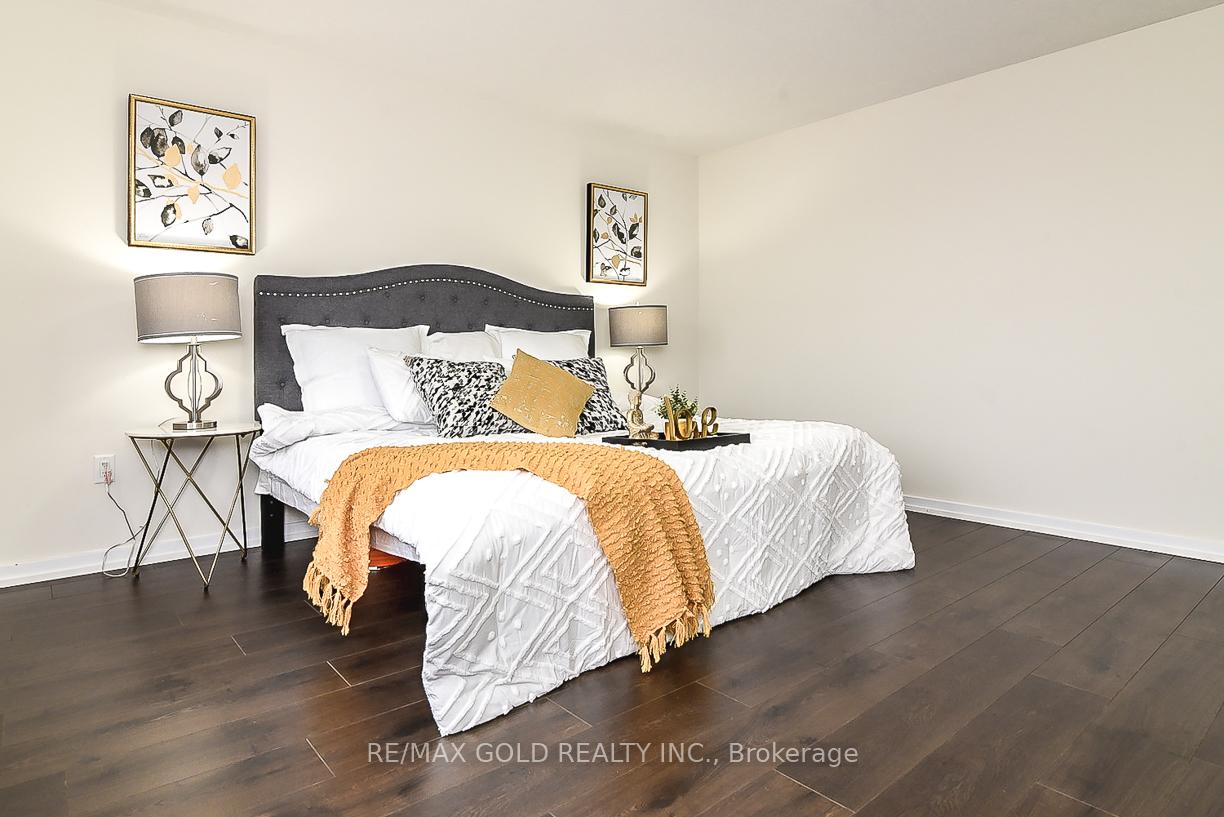 Photo 34 of 206 Crafter Crescent, Hamilton, Stoney Creek Mountain — HOMEH