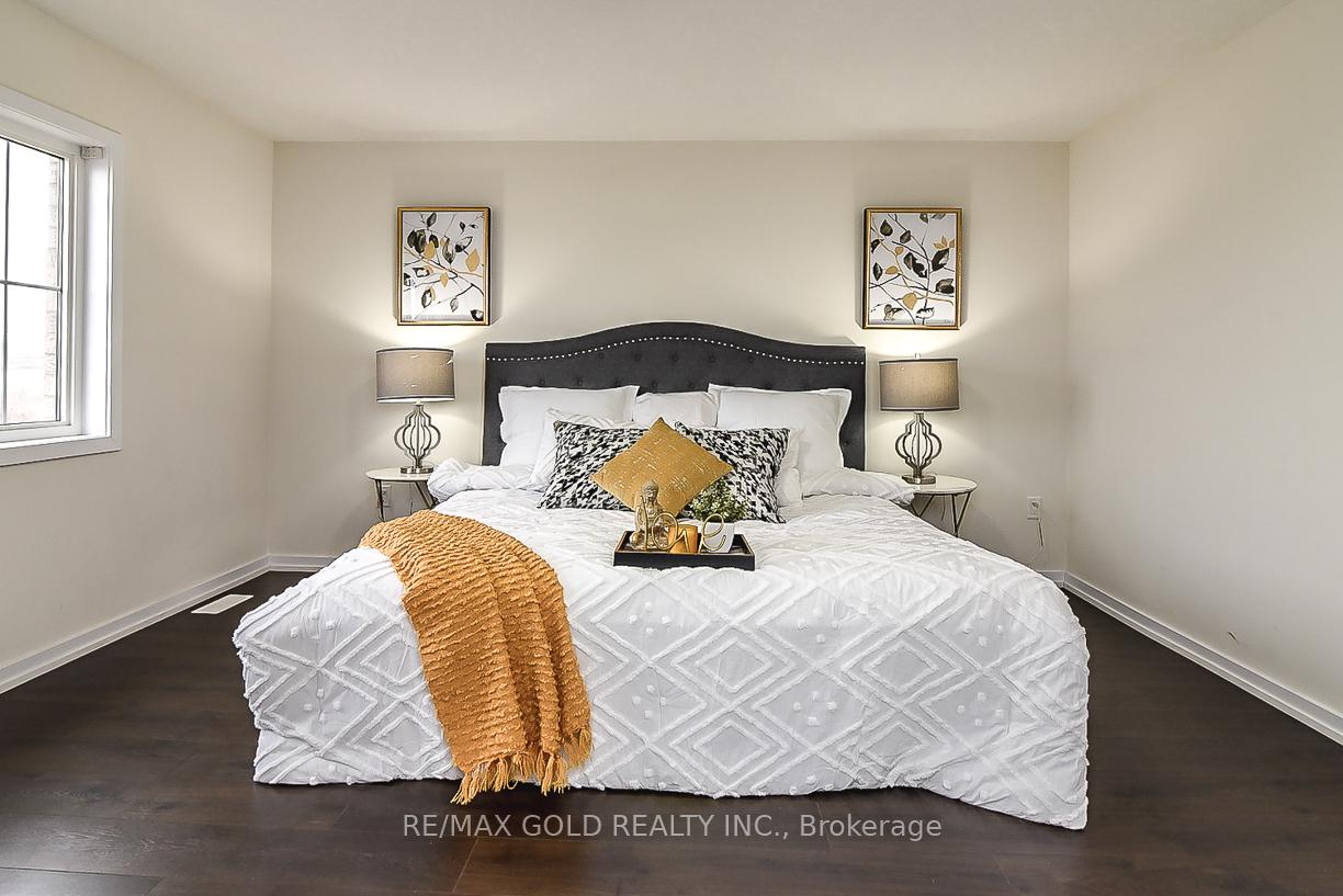 Photo 35 of 206 Crafter Crescent, Hamilton, Stoney Creek Mountain — HOMEH