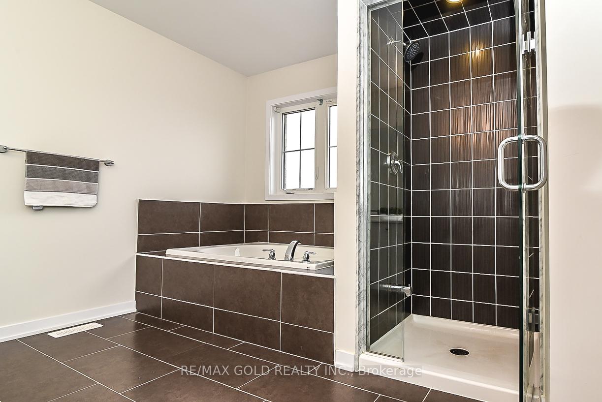 Photo 37 of 206 Crafter Crescent, Hamilton, Stoney Creek Mountain — HOMEH