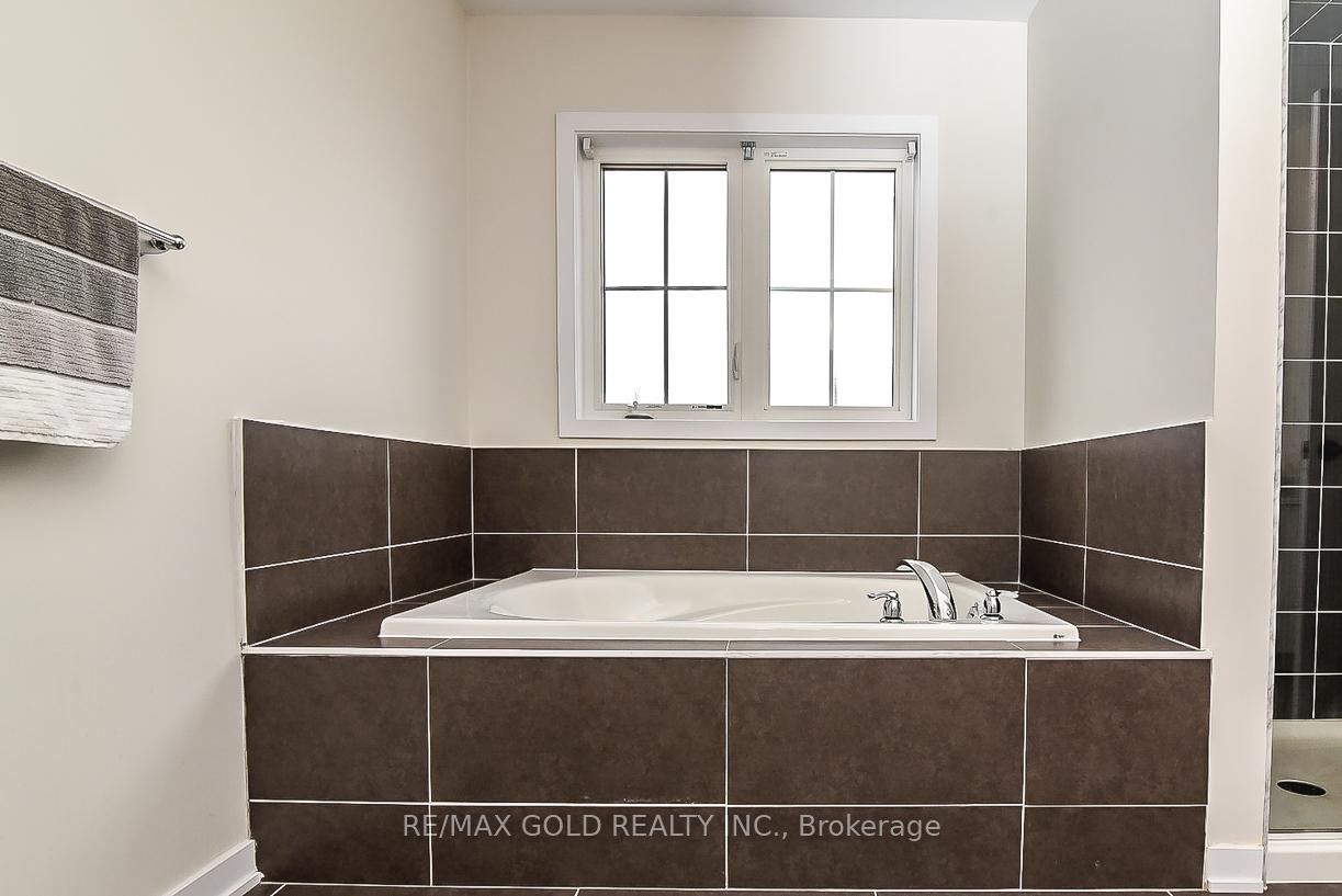 Photo 38 of 206 Crafter Crescent, Hamilton, Stoney Creek Mountain — HOMEH