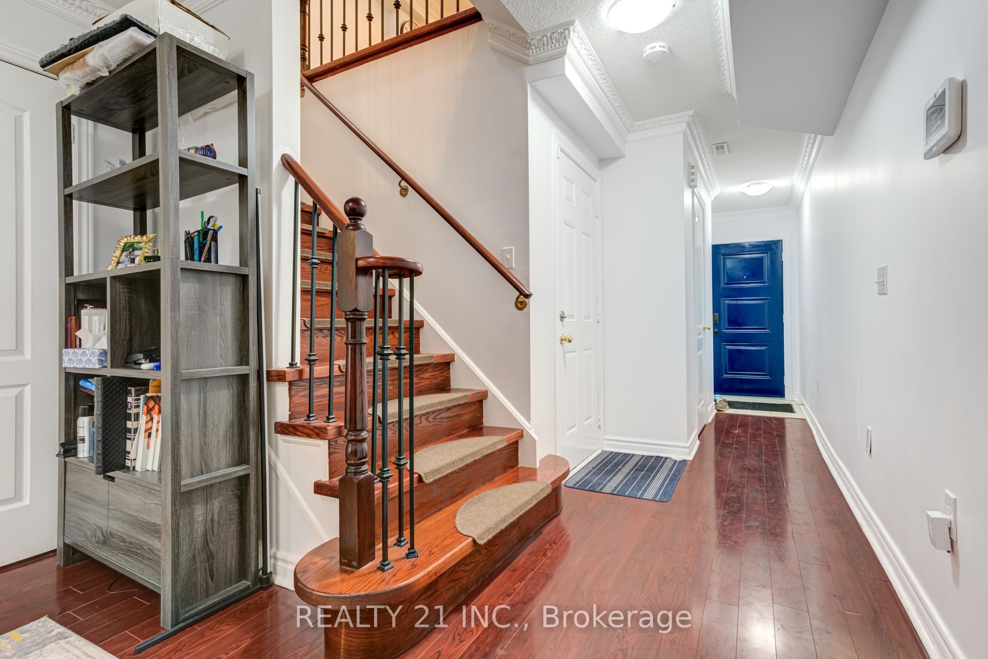 Photo 2 of 17 Rock Haven Lane, Brampton, Downtown Brampton — HOMEH