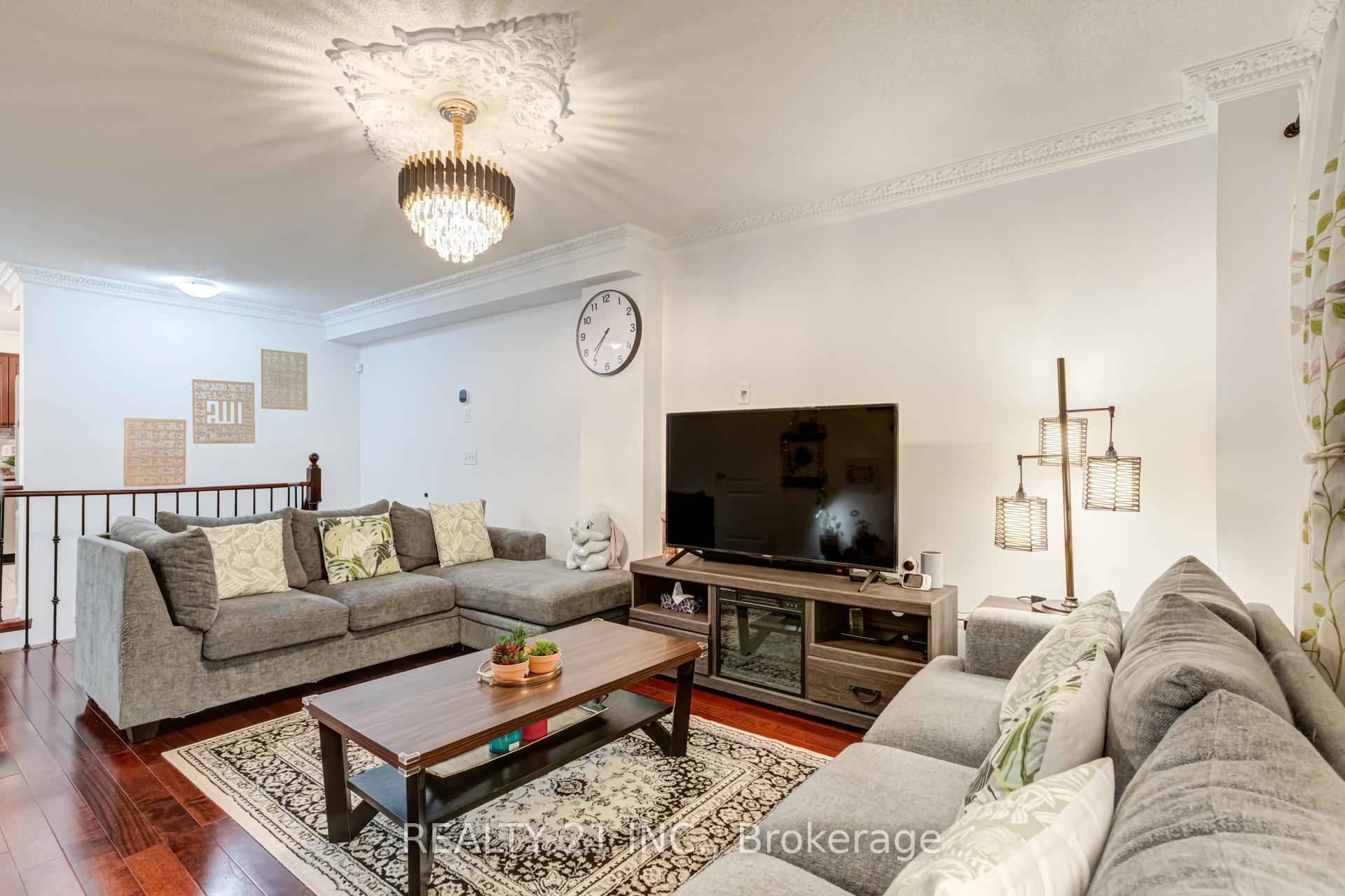 Photo 10 of 17 Rock Haven Lane, Brampton, Downtown Brampton — HOMEH