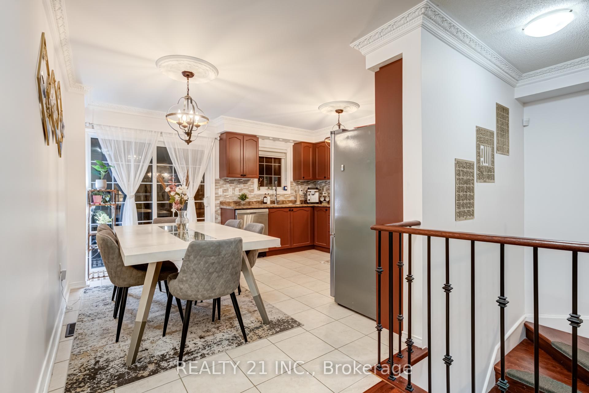 Photo 11 of 17 Rock Haven Lane, Brampton, Downtown Brampton — HOMEH
