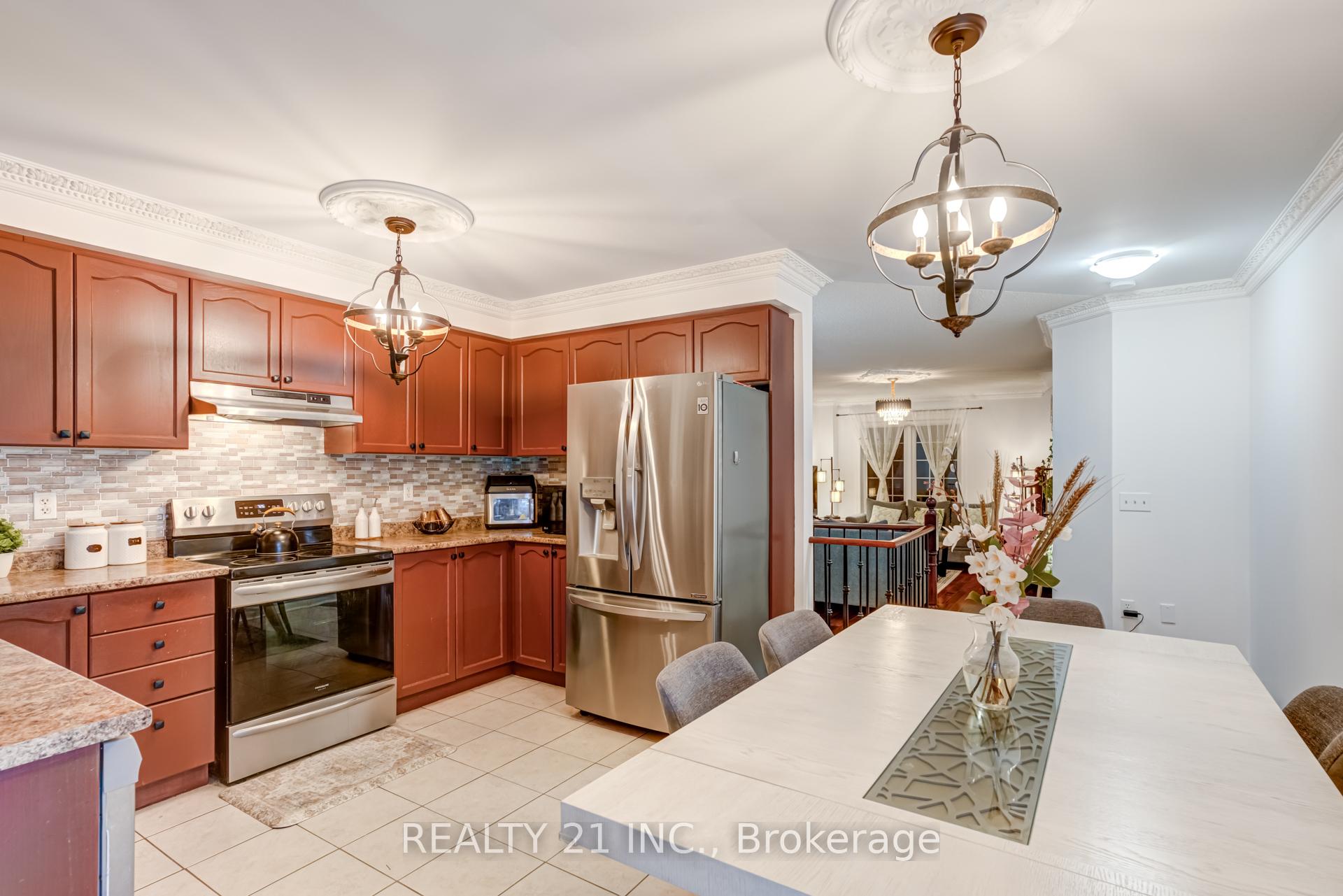 Photo 13 of 17 Rock Haven Lane, Brampton, Downtown Brampton — HOMEH