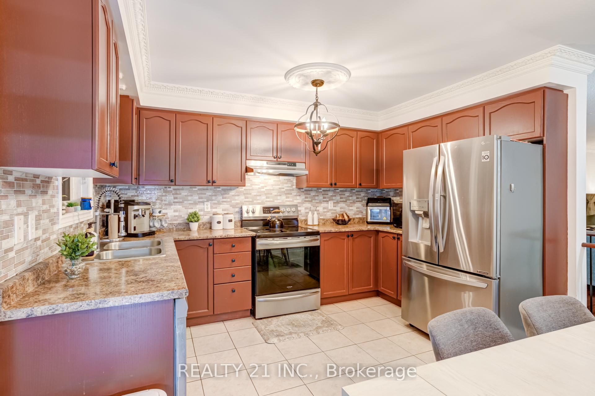 Photo 15 of 17 Rock Haven Lane, Brampton, Downtown Brampton — HOMEH