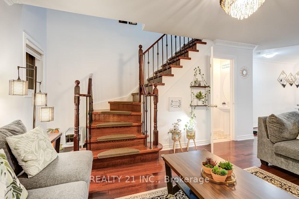 Photo 18 of 17 Rock Haven Lane, Brampton, Downtown Brampton — HOMEH