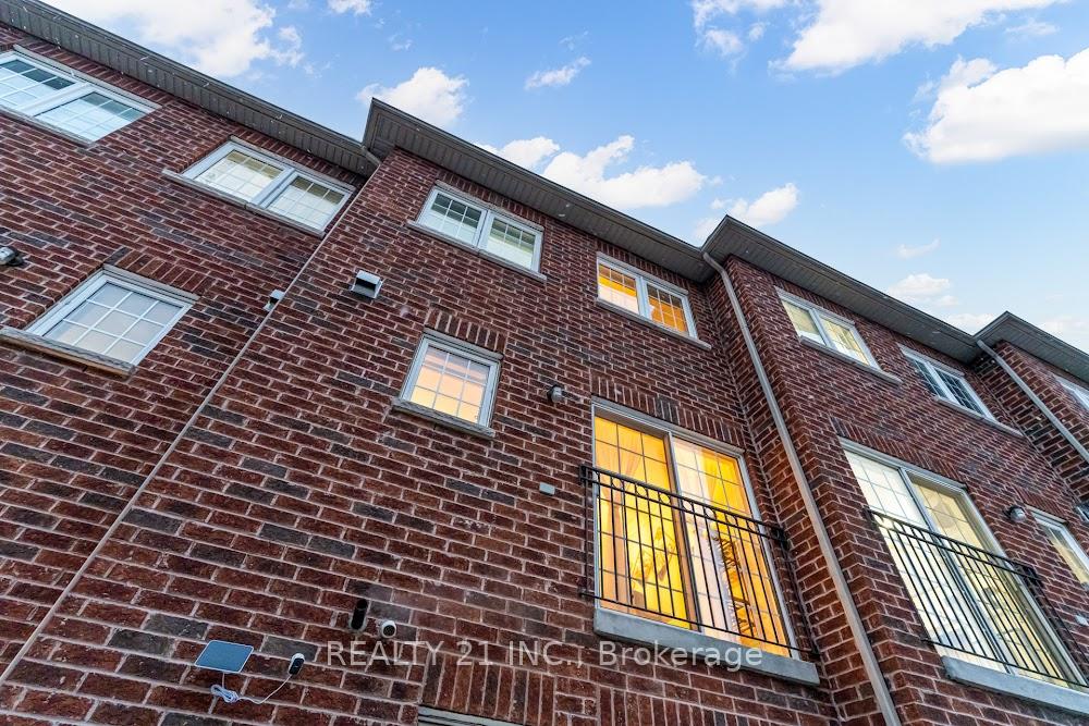 Photo 31 of 17 Rock Haven Lane, Brampton, Downtown Brampton — HOMEH