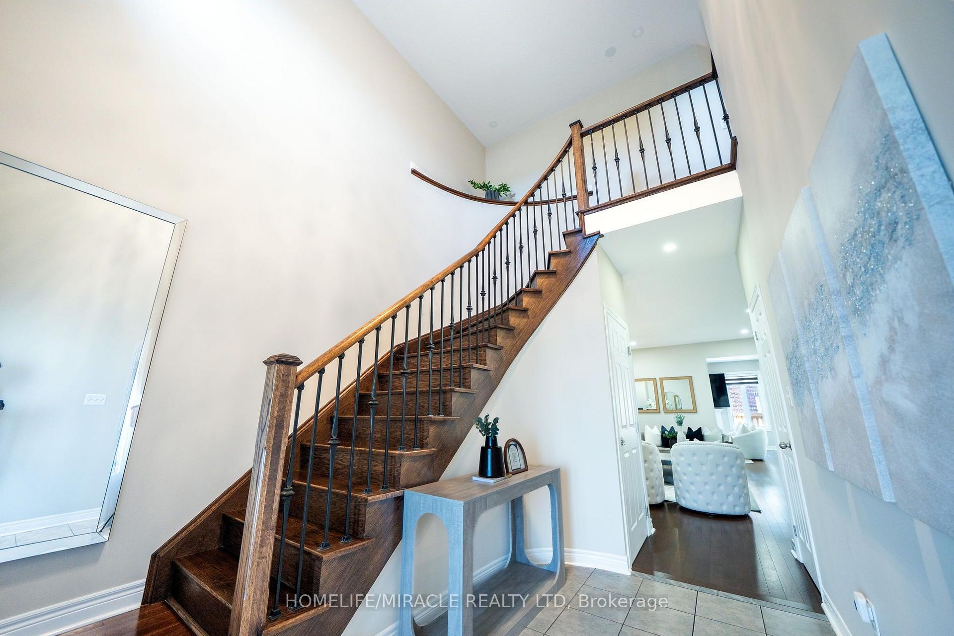 Photo 6 of 544 Bessborough Drive, Milton, Harrison — HOMEH