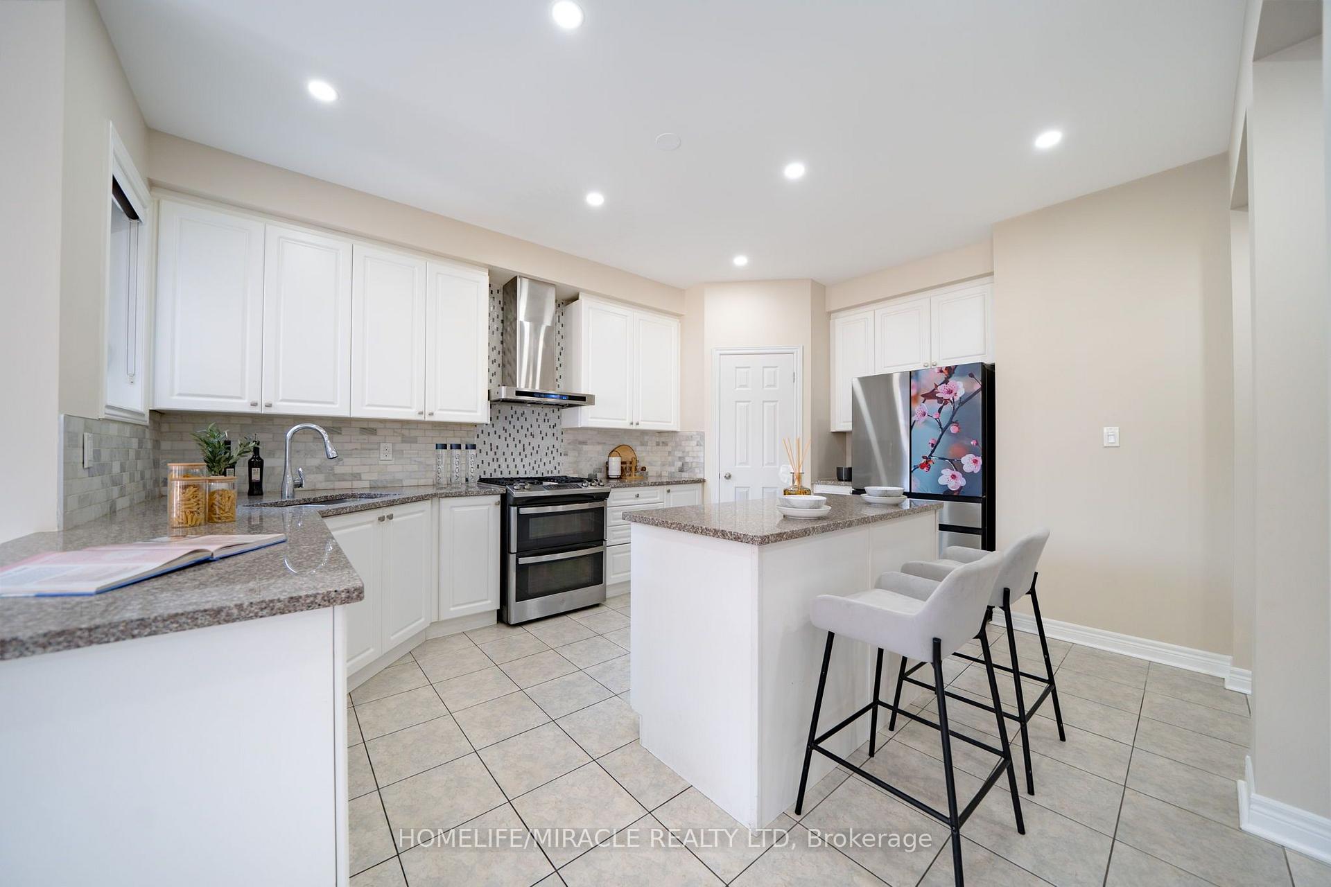 Photo 16 of 544 Bessborough Drive, Milton, Harrison — HOMEH