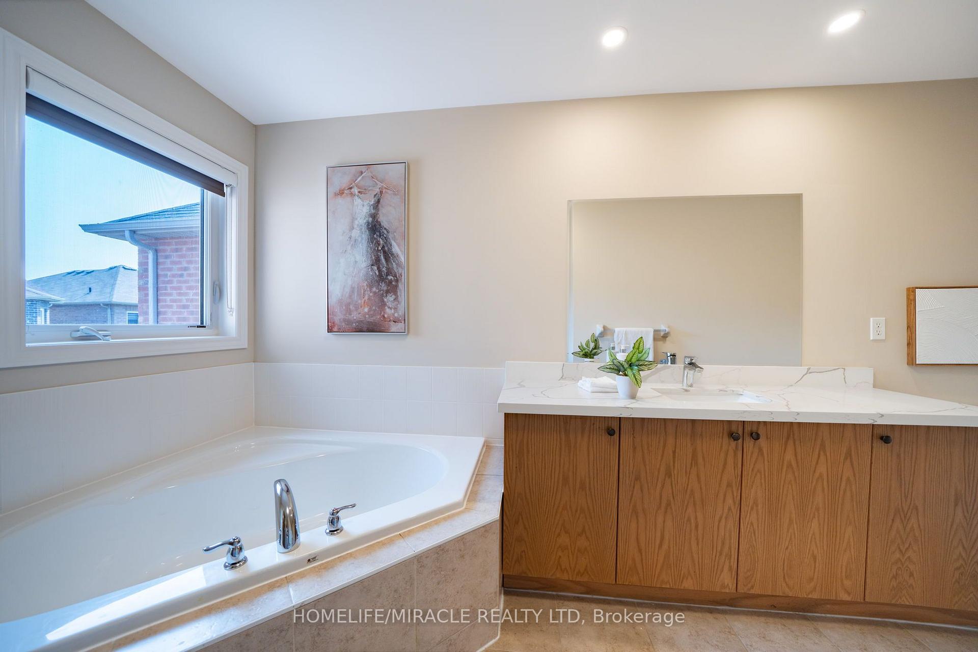 Photo 40 of 544 Bessborough Drive, Milton, Harrison — HOMEH
