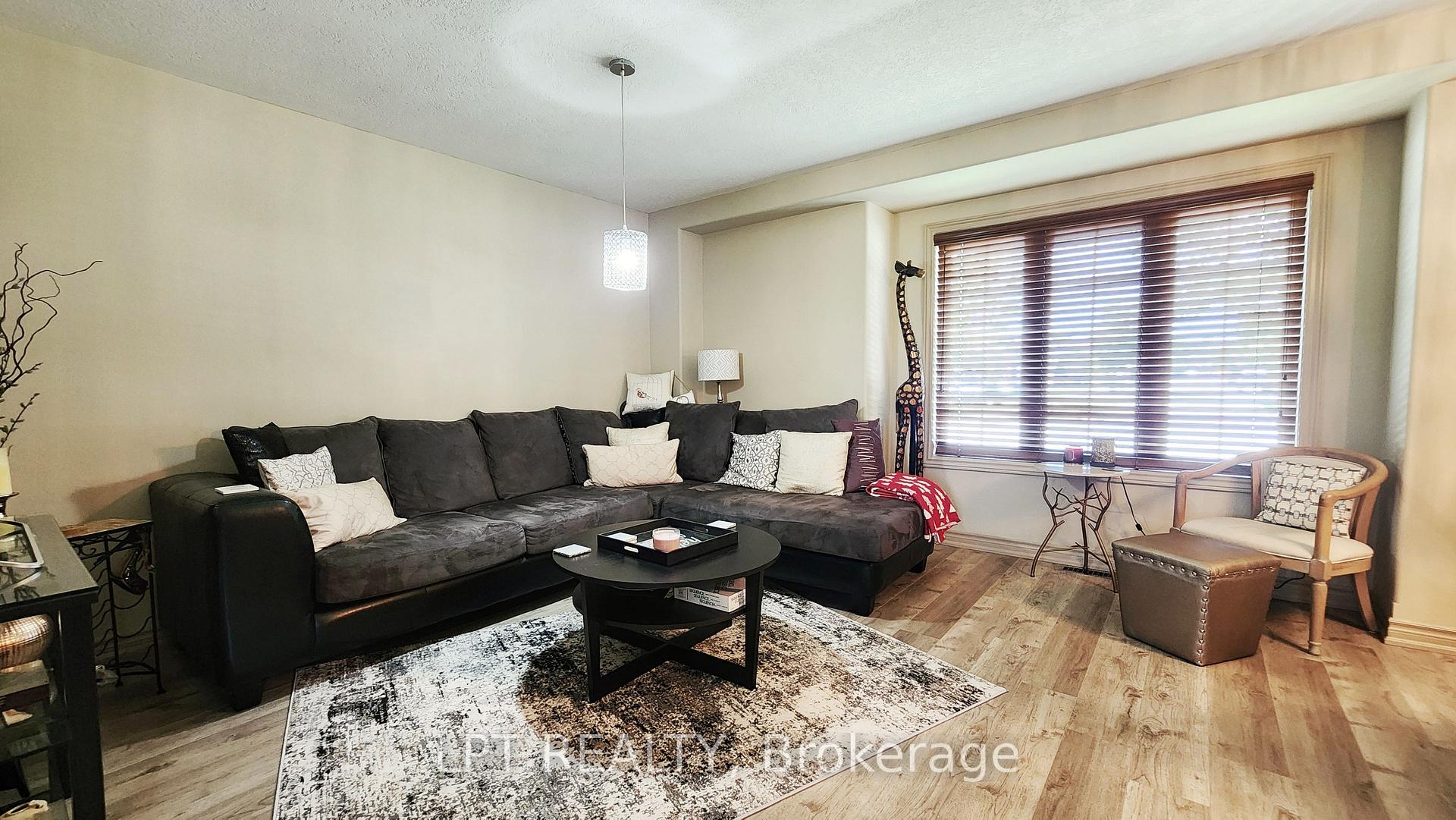 Photo 7 of 17 Silver Maple Crescent, Barrie, Holly — HOMEH