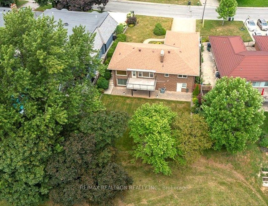 Photo 4 of 7 Anewen Drive, North York, Victoria Village — HOMEH