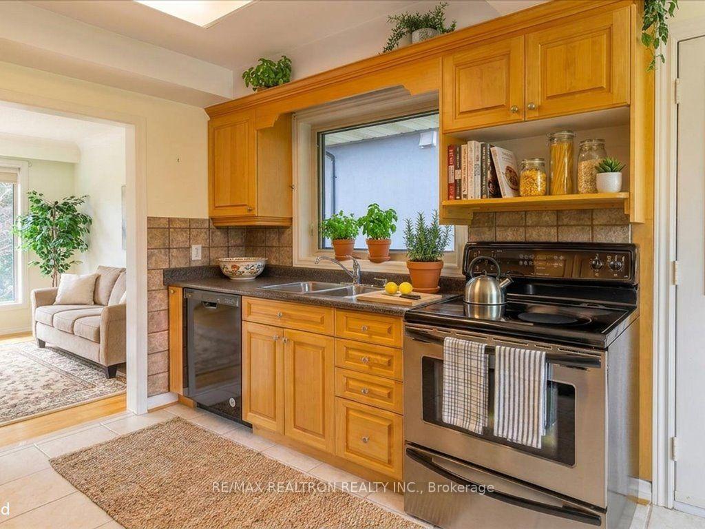 Photo 5 of 7 Anewen Drive, North York, Victoria Village — HOMEH