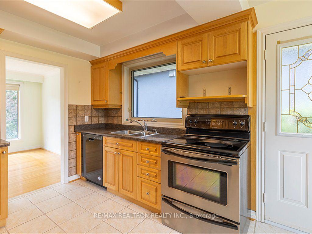 Photo 6 of 7 Anewen Drive, North York, Victoria Village — HOMEH