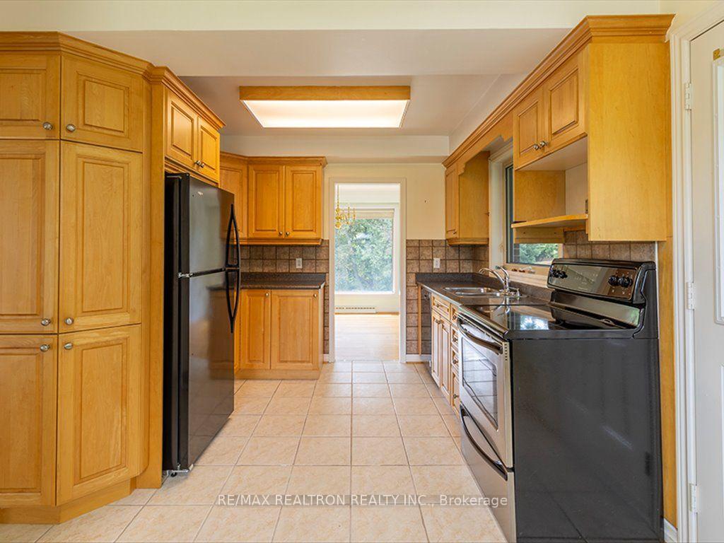 Photo 9 of 7 Anewen Drive, North York, Victoria Village — HOMEH