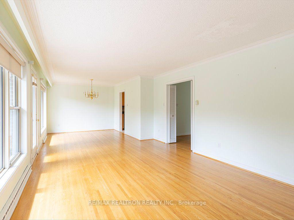 Photo 11 of 7 Anewen Drive, North York, Victoria Village — HOMEH