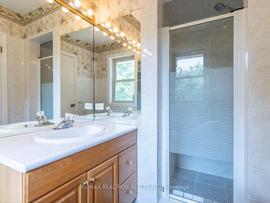 Photo 18 of 7 Anewen Drive, North York, Victoria Village — HOMEH