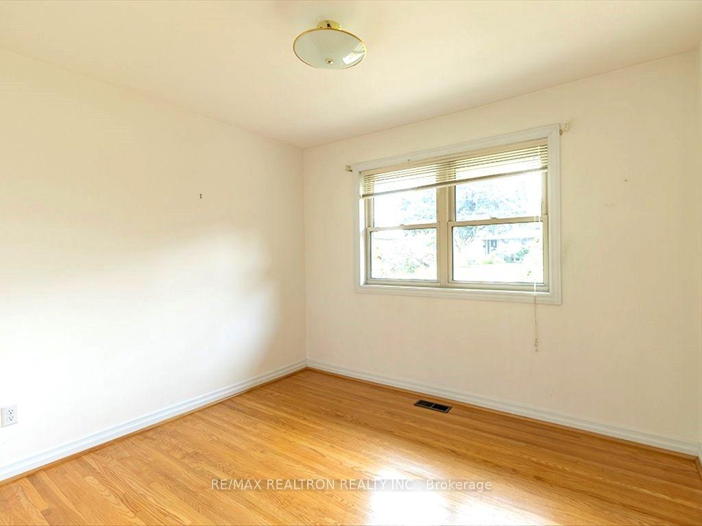 Photo 22 of 7 Anewen Drive, North York, Victoria Village — HOMEH