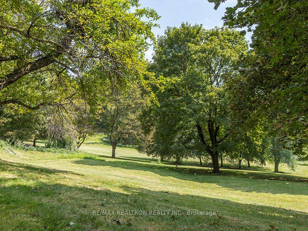 Photo 35 of 7 Anewen Drive, North York, Victoria Village — HOMEH
